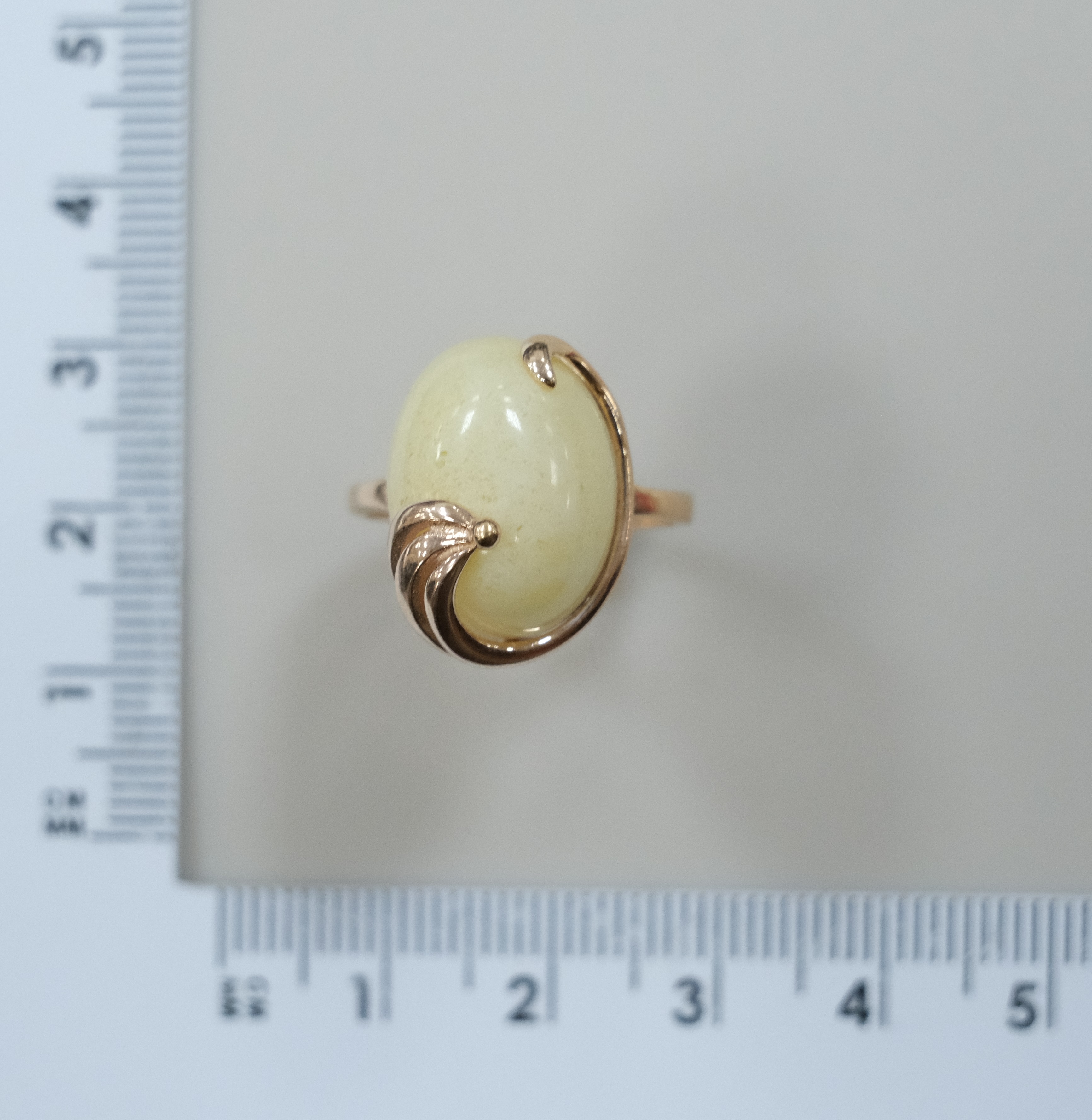 Серебряное кольцо с янтарем